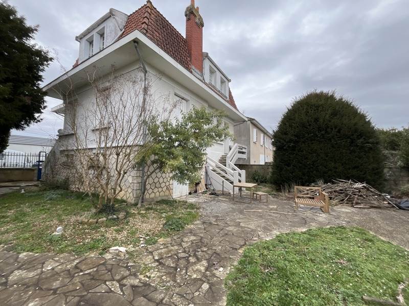 Vente Maison SOYAUX - 7 pièces -176 m² - (16800)