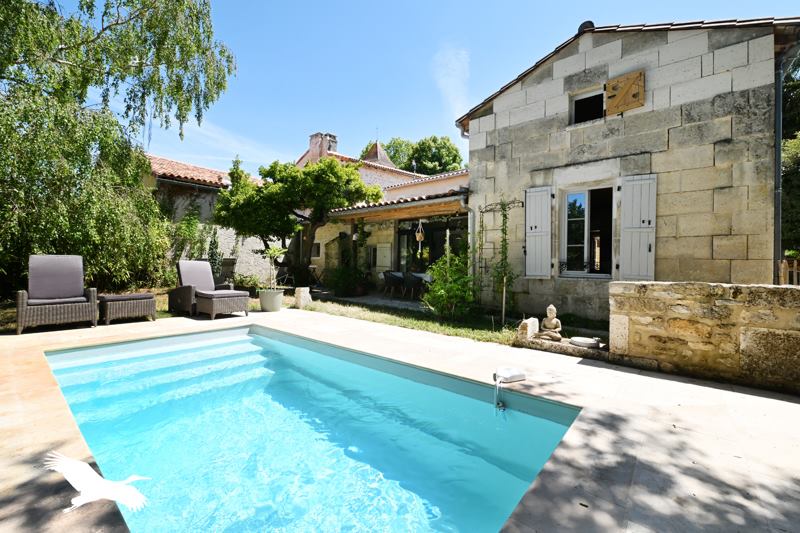 Vente Maison GARAT - 7 pièces -197 m² - (16410)