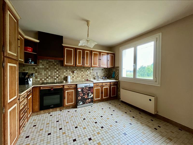 Vente Maison LUCAY LE MALE - 6 pièces -122 m² - (36360)