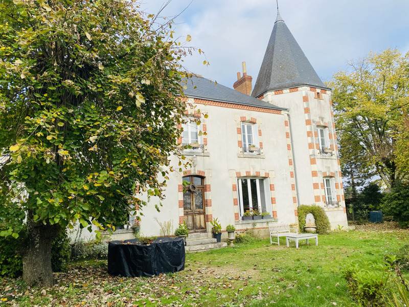Maison 19 pièces 480 m² · à Cour-Cheverny · 480 m² · 500 000 €