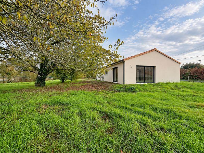Vente Maison Saint-Aigulin - 6 pièces -110 m² - (17360)