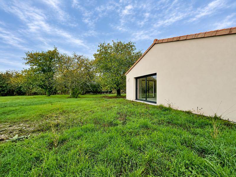 Vente Maison Saint-Aigulin - 6 pièces -110 m² - (17360)