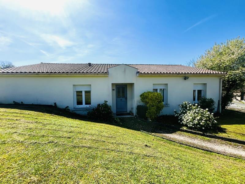 Vente Maison CHALAIS - 5 pièces -125 m² - (16210)