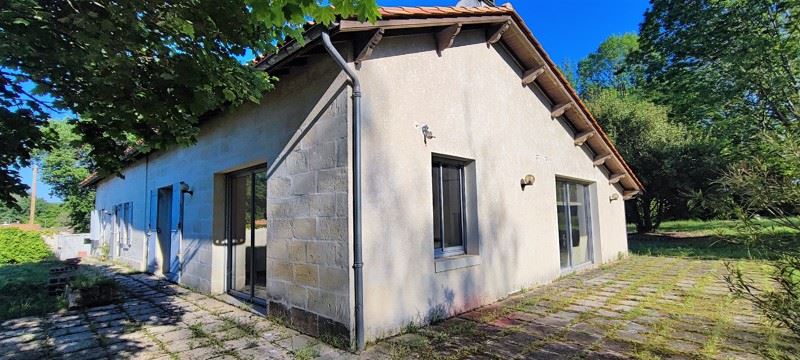Vente Maison LA ROCHE CHALAIS - 7 pièces -274 m² - (24490)