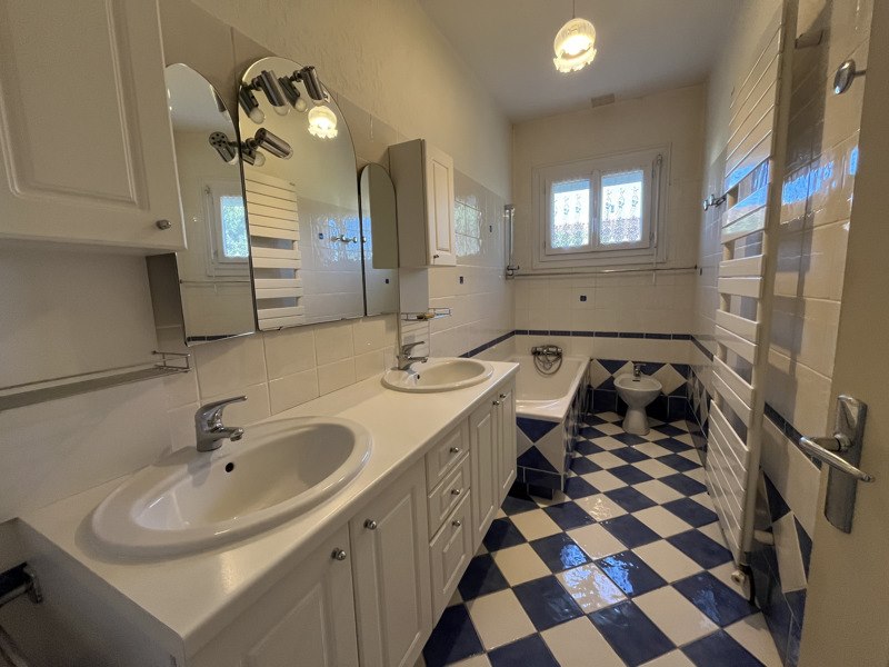 Vente Maison LA ROCHE CHALAIS - 6 pièces -151 m² - (24490)