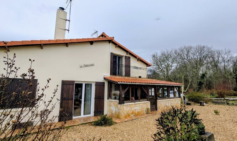 Vente Maison ST AIGULIN - 7 pièces -155 m² - (17360)