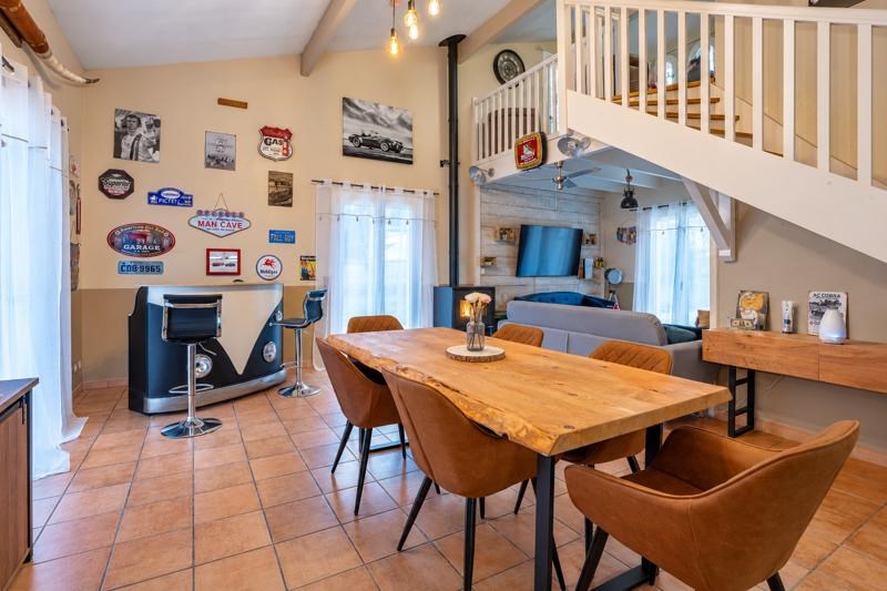 Vente Maison Saint-Aigulin - 7 pièces -150 m² - (17360)