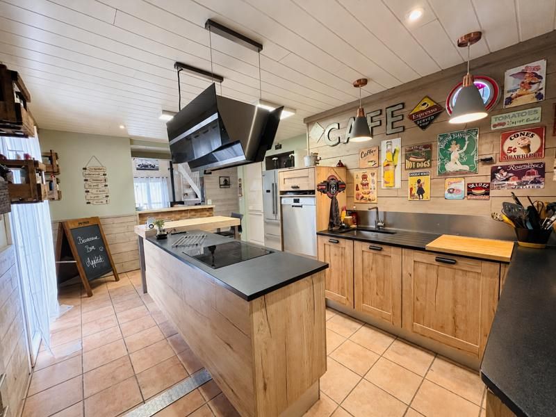 Vente Maison Saint-Aigulin - 7 pièces -150 m² - (17360)