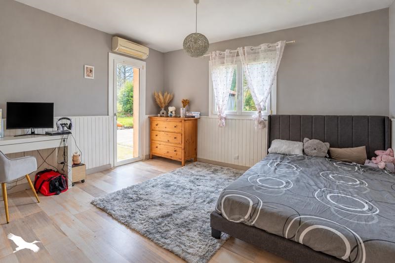 Vente Maison Saint-Aigulin - 7 pièces -150 m² - (17360)