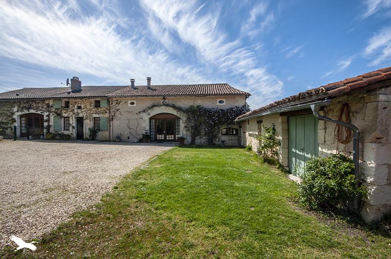 Vente Maison ST PRIVAT EN PERIGORD - 9 pièces -310 m² - (24410)