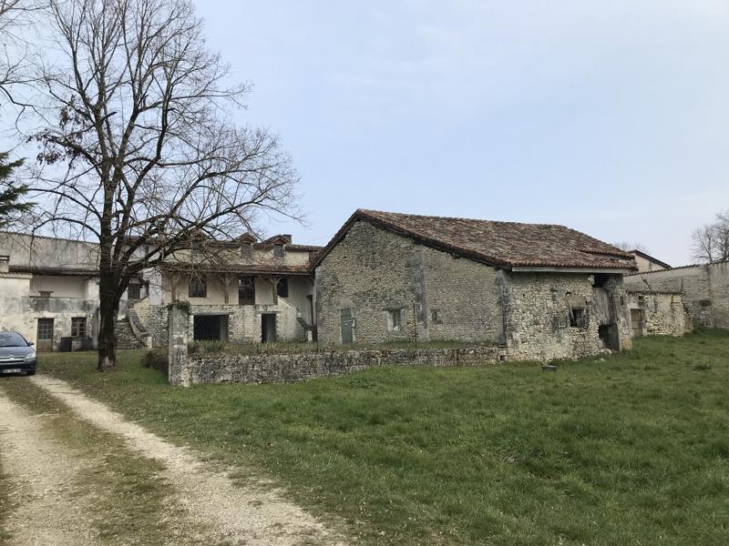 Vente Maison CHERVAL - 8 pièces -228 m² - (24320)