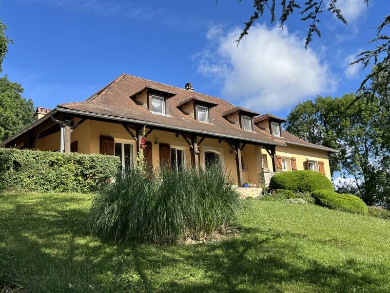 Vente Maison SAVIGNAC - 8 pièces -266 m² - (12200)