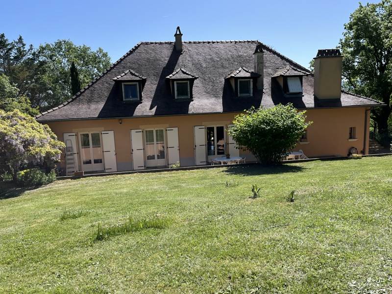 Vente Maison SAVIGNAC - 8 pièces -266 m² - (12200)