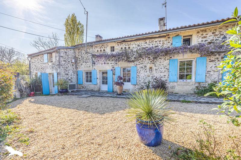 Vente Maison XAINTRAY - 7 pièces -200 m² - (79220)
