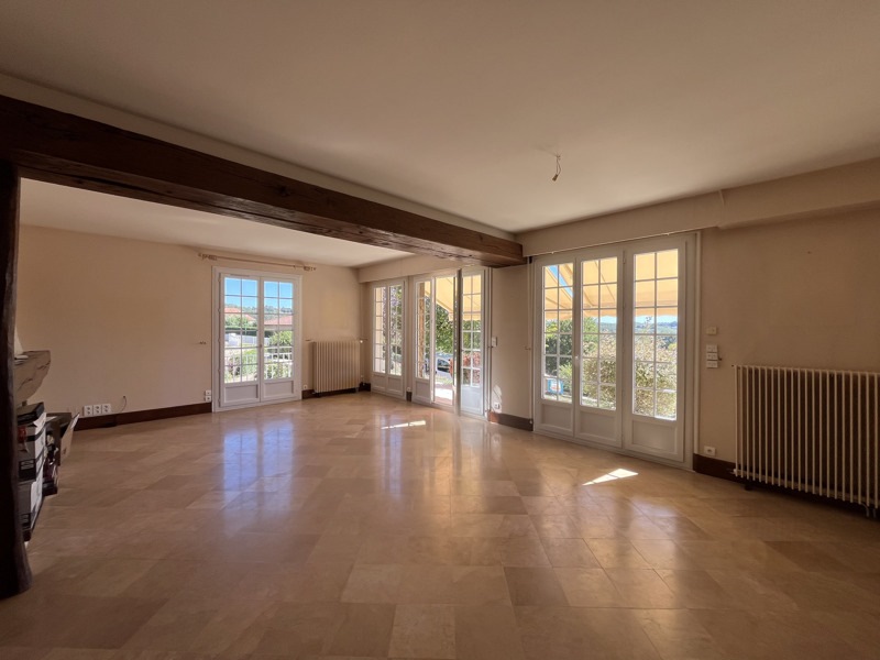 Vente Maison Saint-Étienne-de-Maurs - 7 pièces -196 m² - (15600)