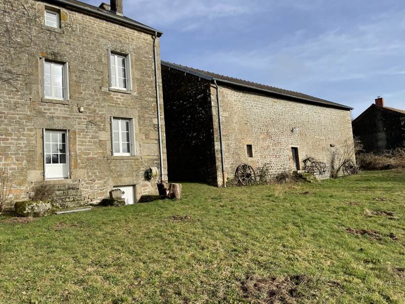 Vente Maison ST PIERRE BELLEVUE 23460 8 pièces - 254 m²