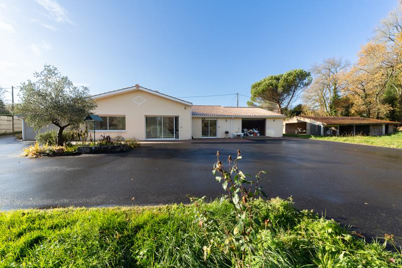 Vente Maison CARTELEGUE - 7 pièces -187 m² - (33390)