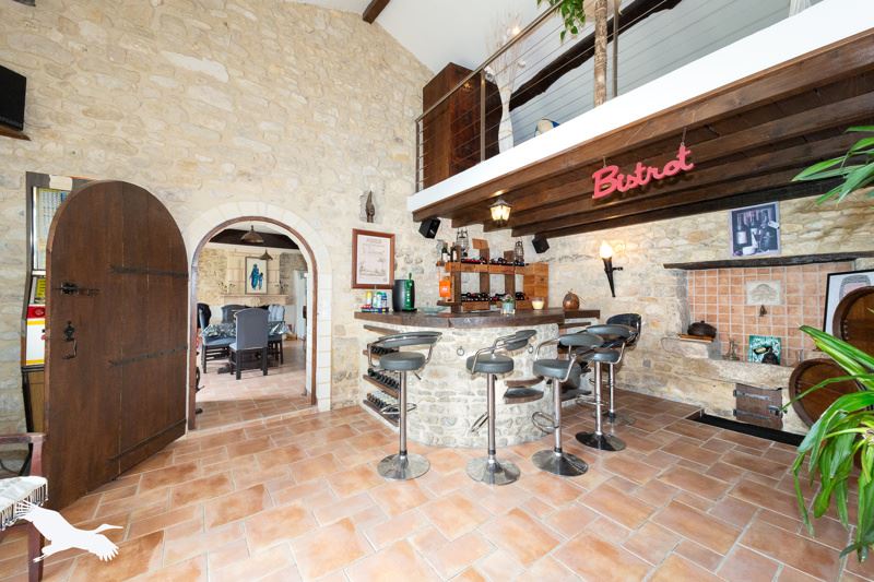 Vente Maison EYRANS - 4 pièces -335 m² - (33390)