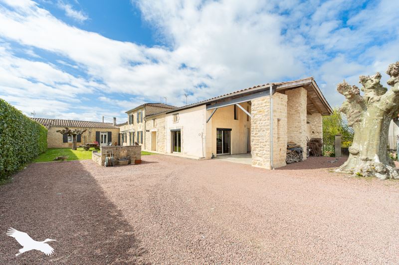 Vente Maison EYRANS - 4 pièces -335 m² - (33390)