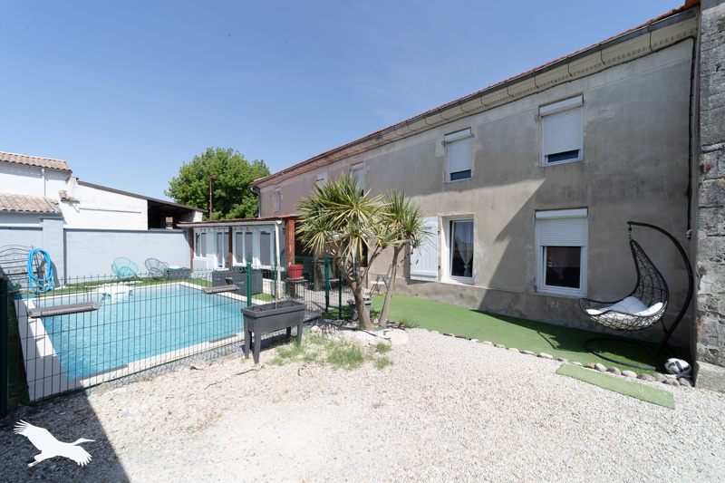 Vente Maison Anglade - 6 pièces -219 m² - (33390)