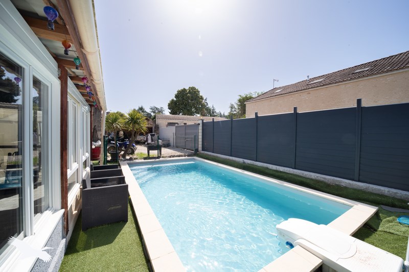Vente Maison Anglade - 6 pièces -219 m² - (33390)