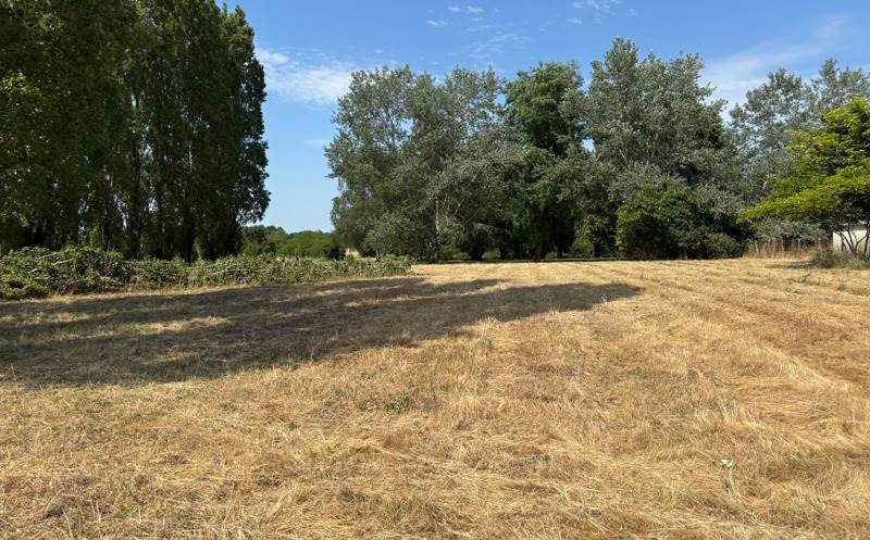 Terrain 2162 m² · à Générac · 57 000 €