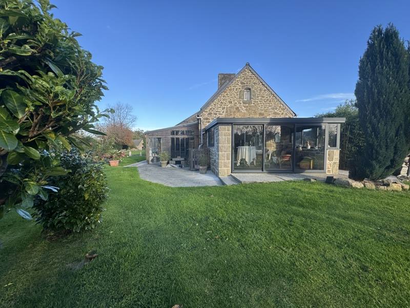 Vente Maison PLUZUNET - 7 pièces -170 m² - (22140)