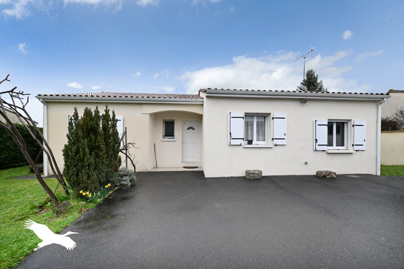 Vente Maison CHASSORS - 5 pièces -106 m² - (16200)