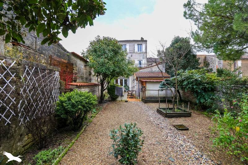 Vente Maison JARNAC - 8 pièces -281 m² - (16200)