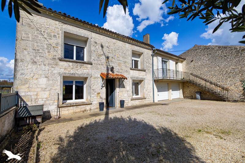 Vente Maison MAINXE GONDEVILLE - 8 pièces -166 m² - (16200)