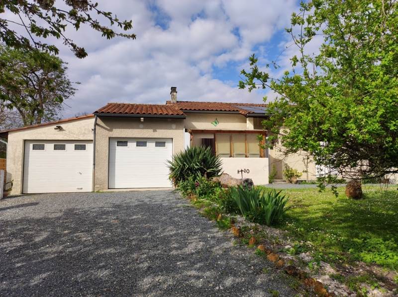 Vente Maison GURAT - 5 pièces -90 m² - (16320)