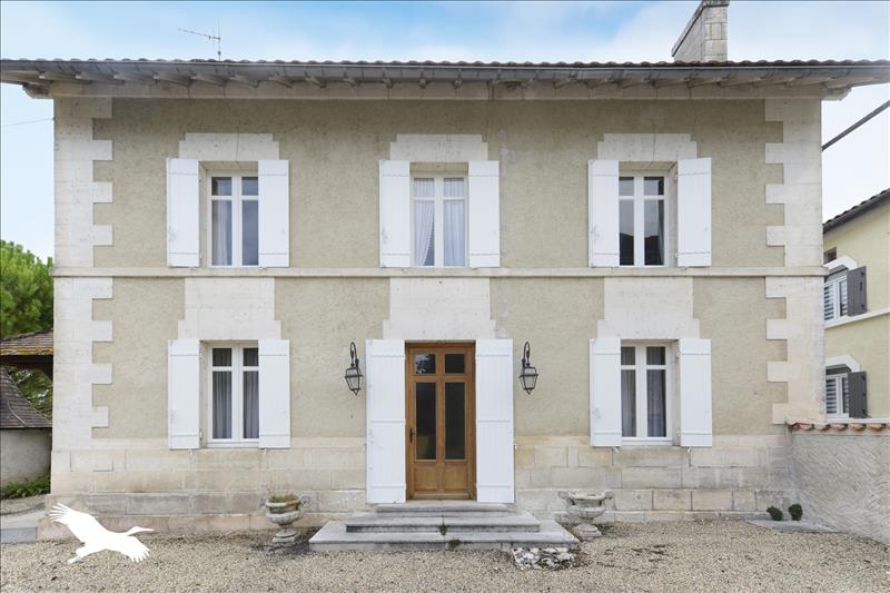 Vente Maison ST SEVERIN - 6 pièces -161 m² - (16390)