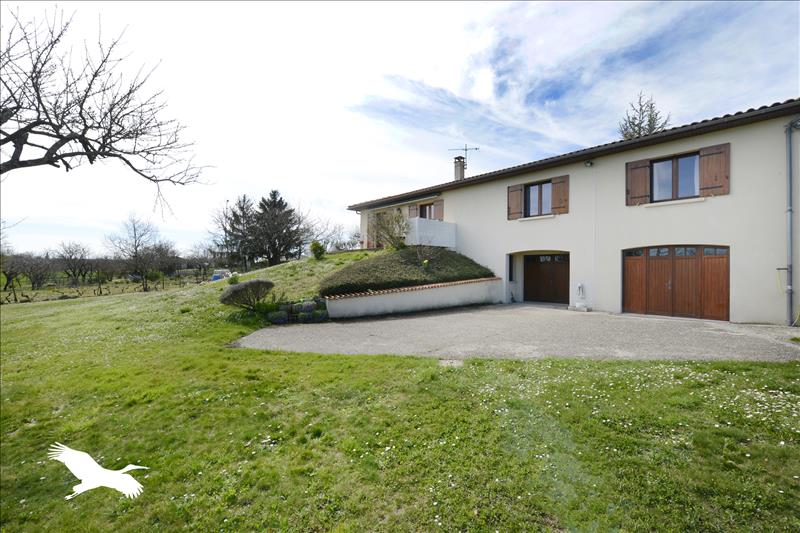 Vente Maison ST SEVERIN - 5 pièces -132 m² - (16390)