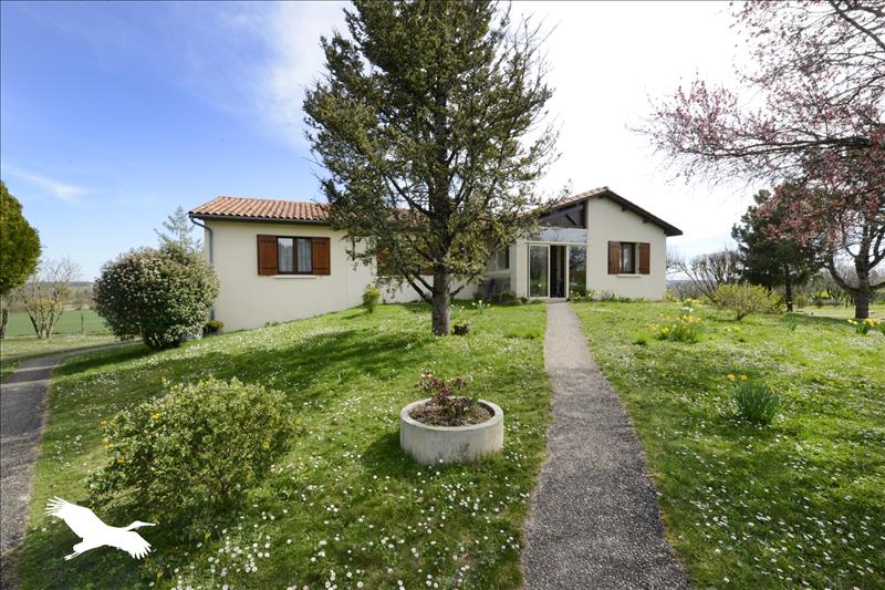 Vente Maison ST SEVERIN - 5 pièces -132 m² - (16390)