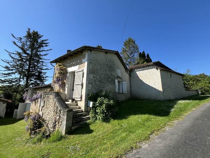 Vente Maison SALLES LAVALETTE - 5 pièces -152 m² - (16190)