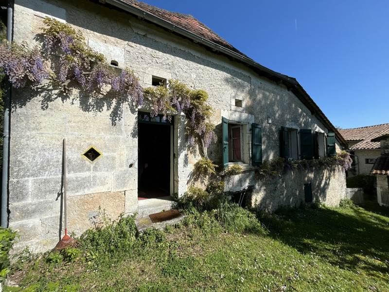 Vente Maison SALLES LAVALETTE - 5 pièces -152 m² - (16190)