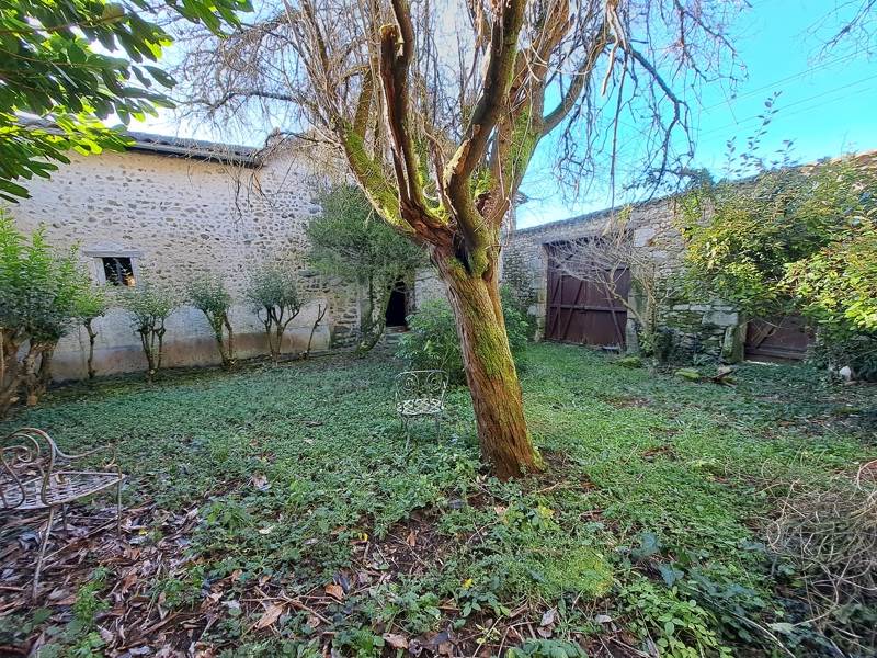 Vente Maison MONTMOREAU 16190 2 pièces - 79 m²
