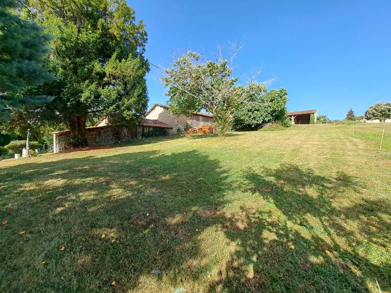 Vente Maison CHADURIE - 4 pièces -146 m² - (16250)