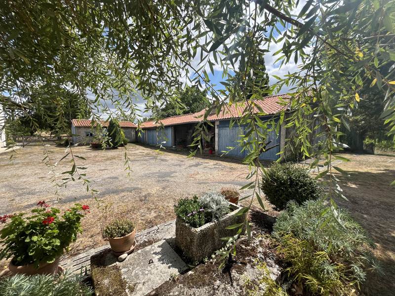 Vente Maison NONAC - 10 pièces -422 m² - (16190)