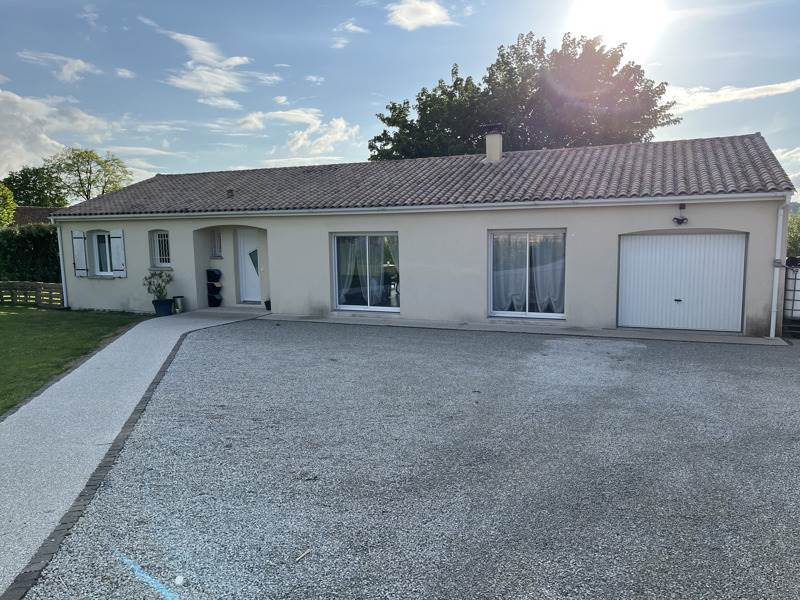 Vente Maison COTEAUX DU BLANZACAIS - 5 pièces -124 m² - (16250)