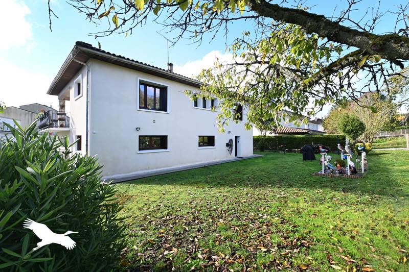Vente Maison MONTMOREAU - 5 pièces -107 m² - (16190)