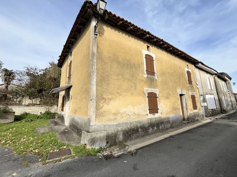 Vente Maison MONTMOREAU - 4 pièces -107 m² - (16190)