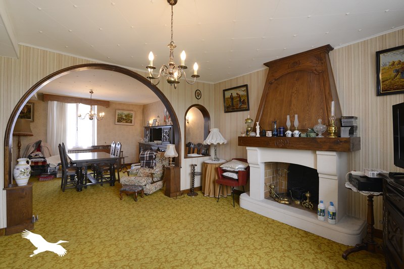 Vente Maison MONTMOREAU - 6 pièces -184 m² - (16190)