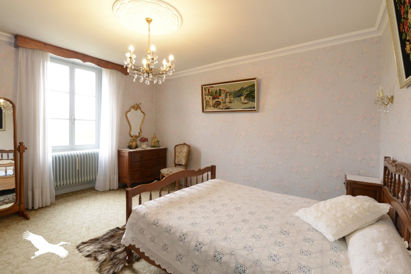 Vente Maison MONTMOREAU - 6 pièces -184 m² - (16190)