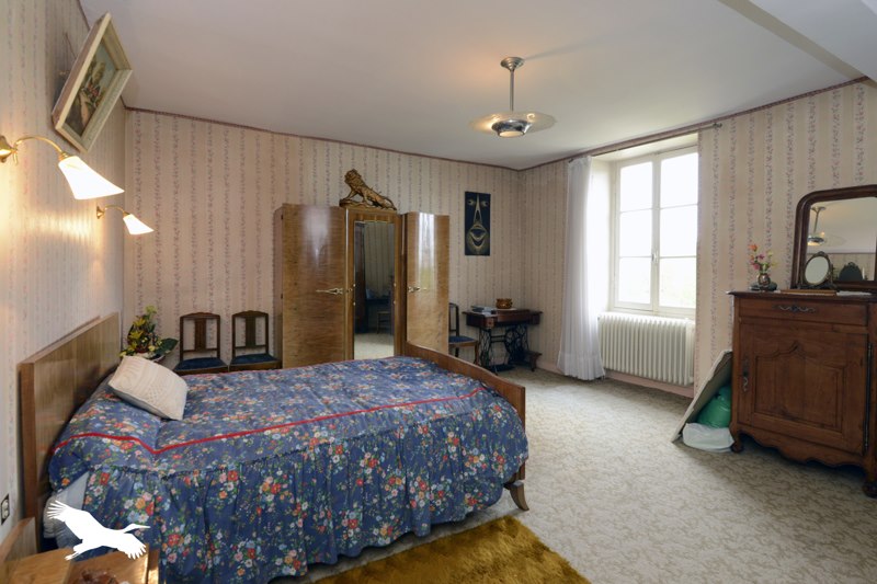 Vente Maison MONTMOREAU - 6 pièces -184 m² - (16190)