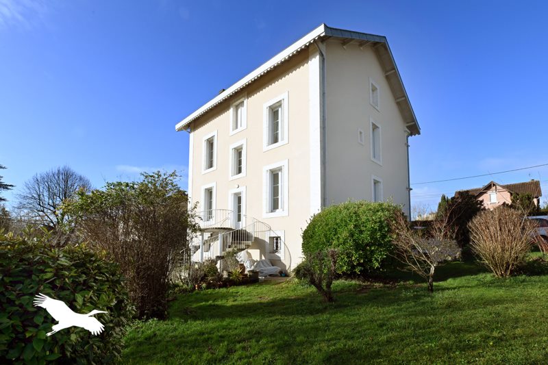 Vente Maison MONTMOREAU - 7 pièces -170 m² - (16190)