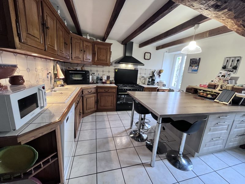 Vente Maison MONTMOREAU - 8 pièces -103 m² - (16190)