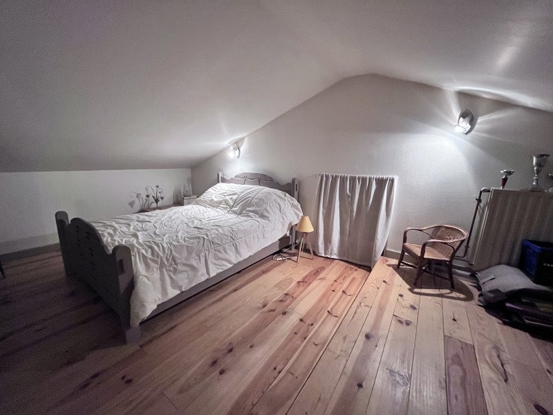 Vente Maison MONTMOREAU - 8 pièces -103 m² - (16190)