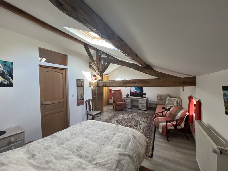 Vente Maison MONTMOREAU - 7 pièces -153 m² - (16190)