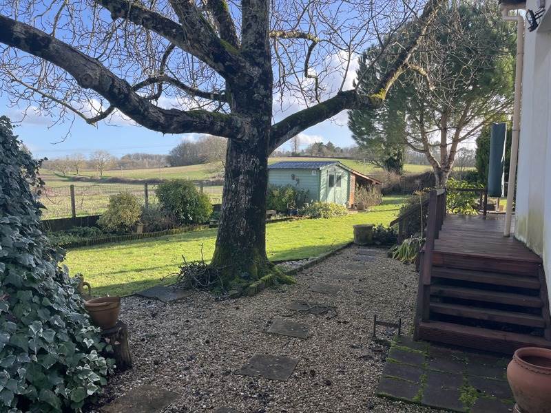 Vente Maison MONTMOREAU - 7 pièces -153 m² - (16190)